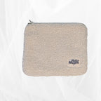 Pochette zippée - bouclette écru doublure indienne verte Atelier Maellem