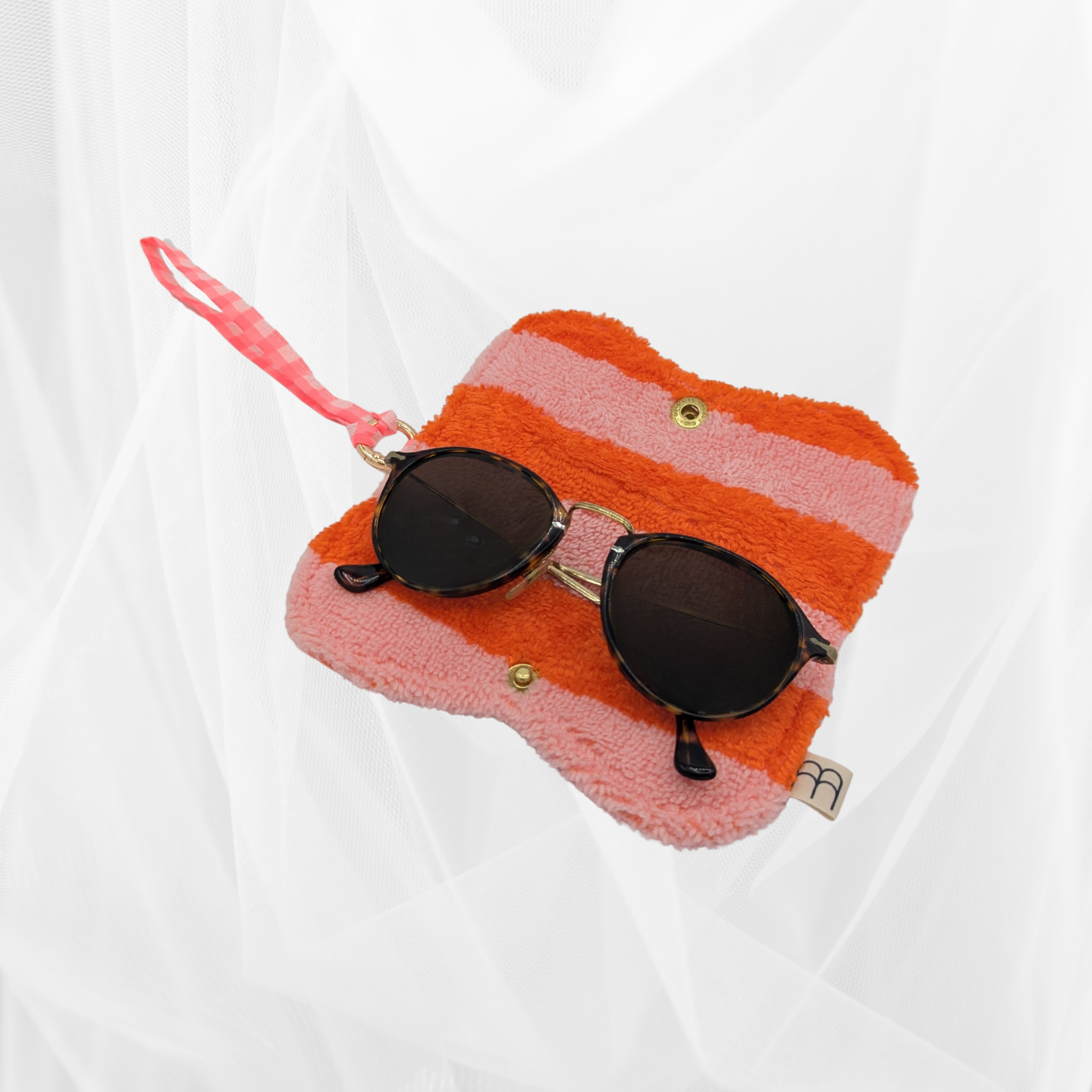 Protège-lunettes en tissu - Vichy rose fluo & éponge rayée orange-rose Atelier Maellem